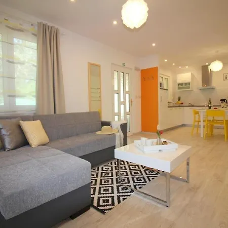 Holiday home Mit Pool Und Garten In *