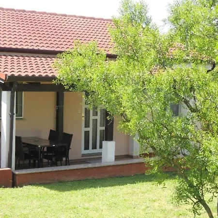 Casa de Férias Mit Pool Und Garten In *